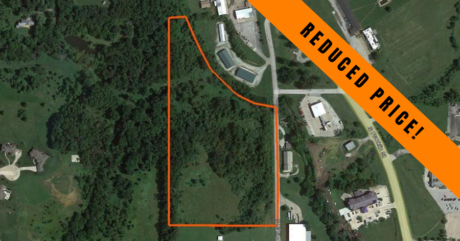 16 acre secluded build site in town Kirksville!
